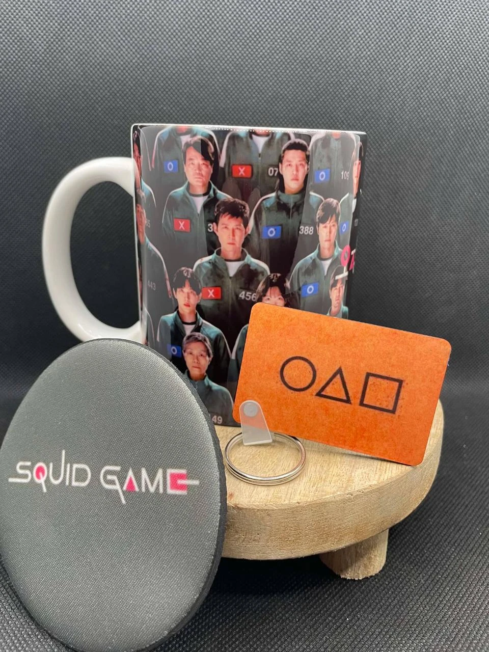 🎁 Coffret Mug – Mug + Porte-clés + Dessous de Tasse – Squid Game 🦑